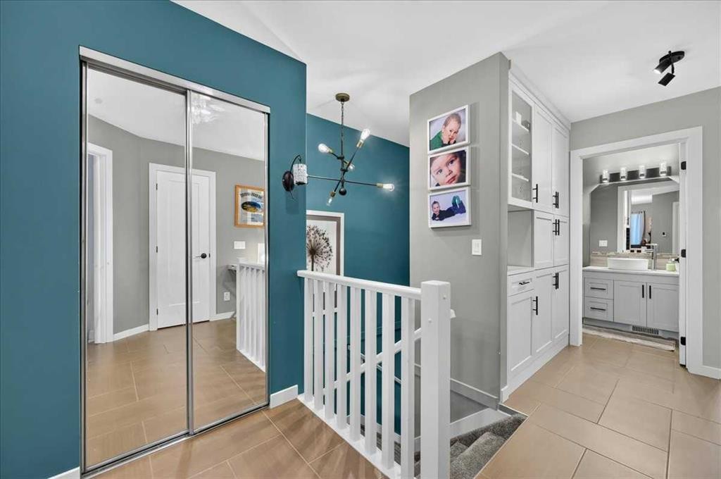 23-33 Stonegate Drive Nw, Airdrie, AB - Indoor Photo Showing Other Room