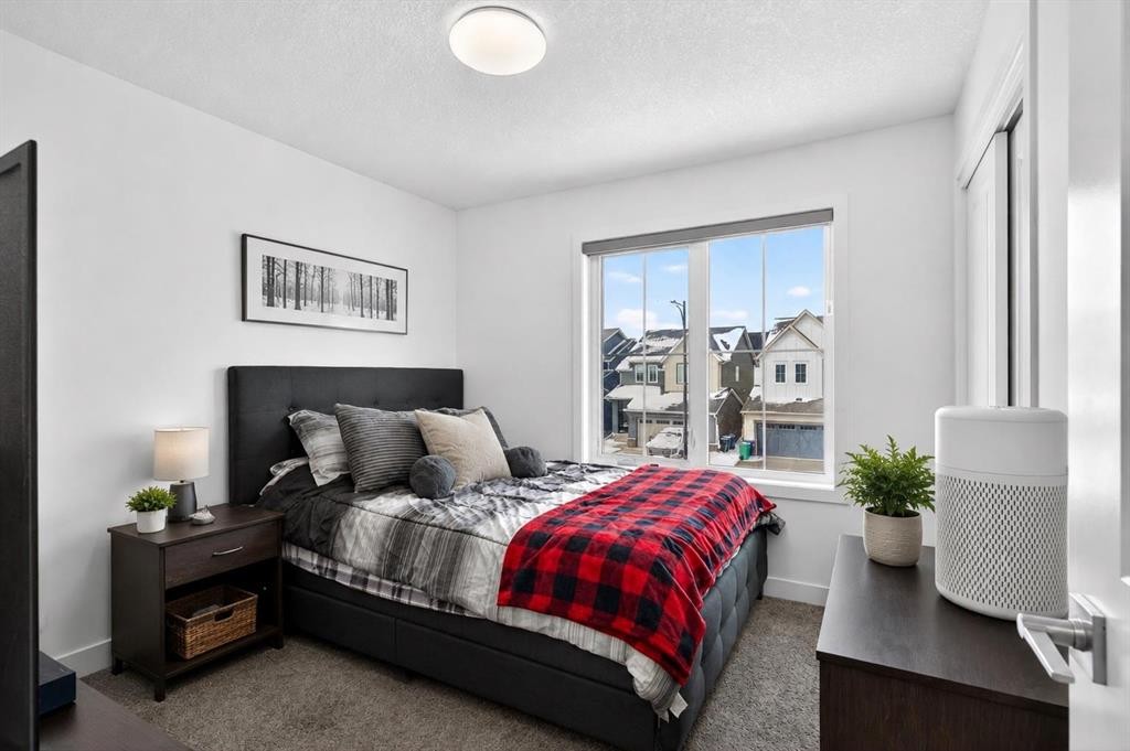 48 Willow Green Sw, Airdrie, AB - Indoor Photo Showing Bedroom