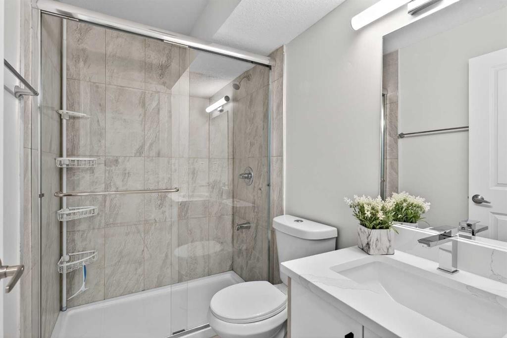 48 Willow Green Sw, Airdrie, AB - Indoor Photo Showing Bathroom