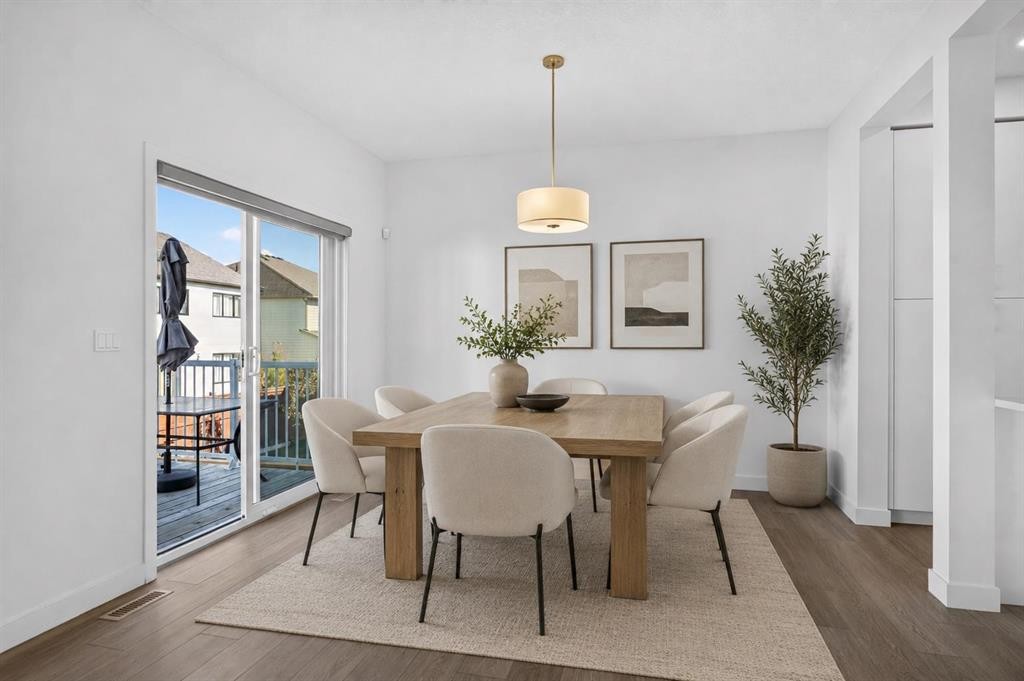 48 Willow Green Sw, Airdrie, AB - Indoor Photo Showing Dining Room