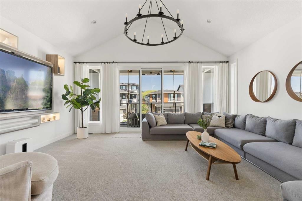 203 Cranbrook Park Se, Calgary, AB - Indoor Photo Showing Living Room