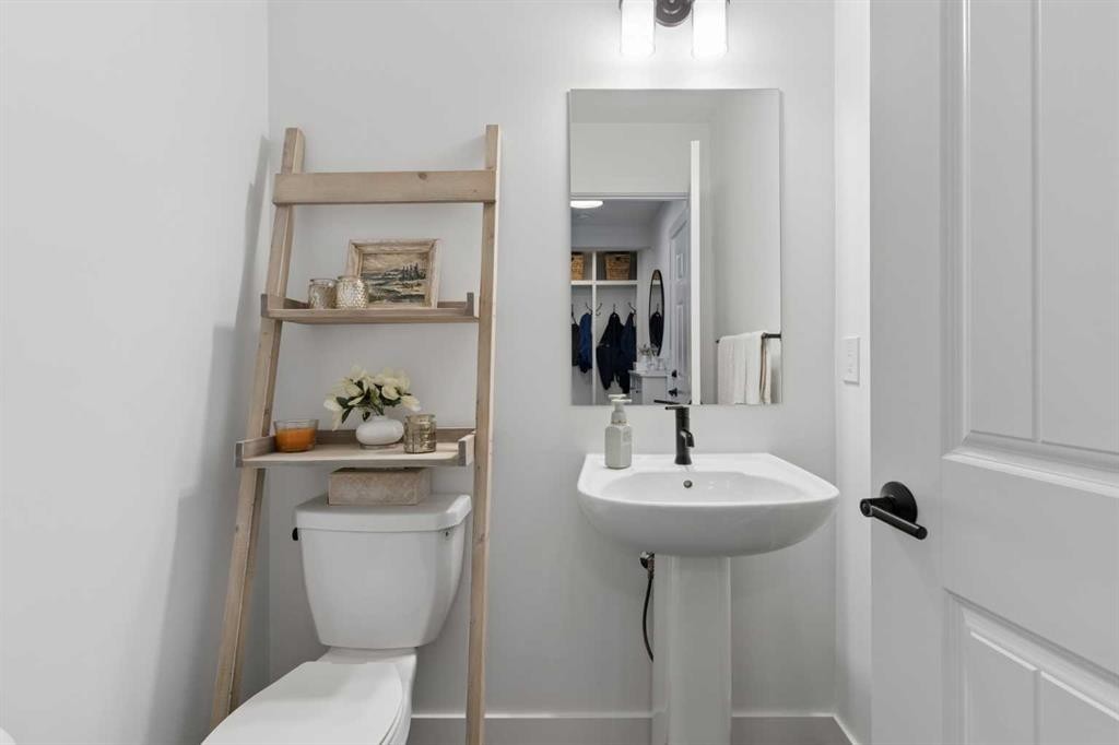 203 Cranbrook Park Se, Calgary, AB - Indoor Photo Showing Bathroom