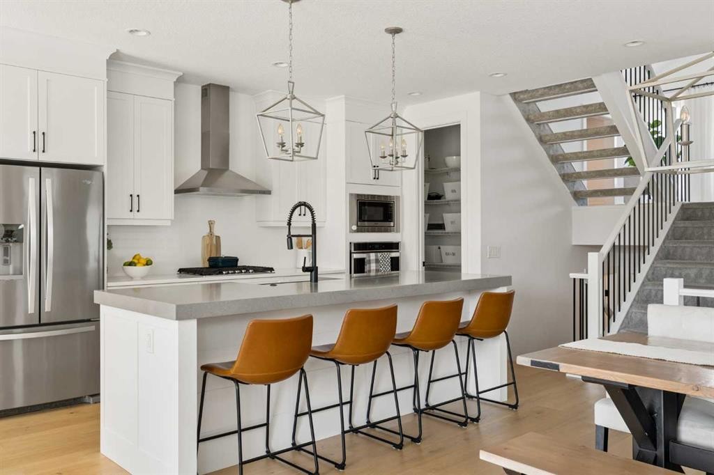 203 Cranbrook Park Se, Calgary, AB - Indoor Photo Showing Kitchen With Upgraded Kitchen
