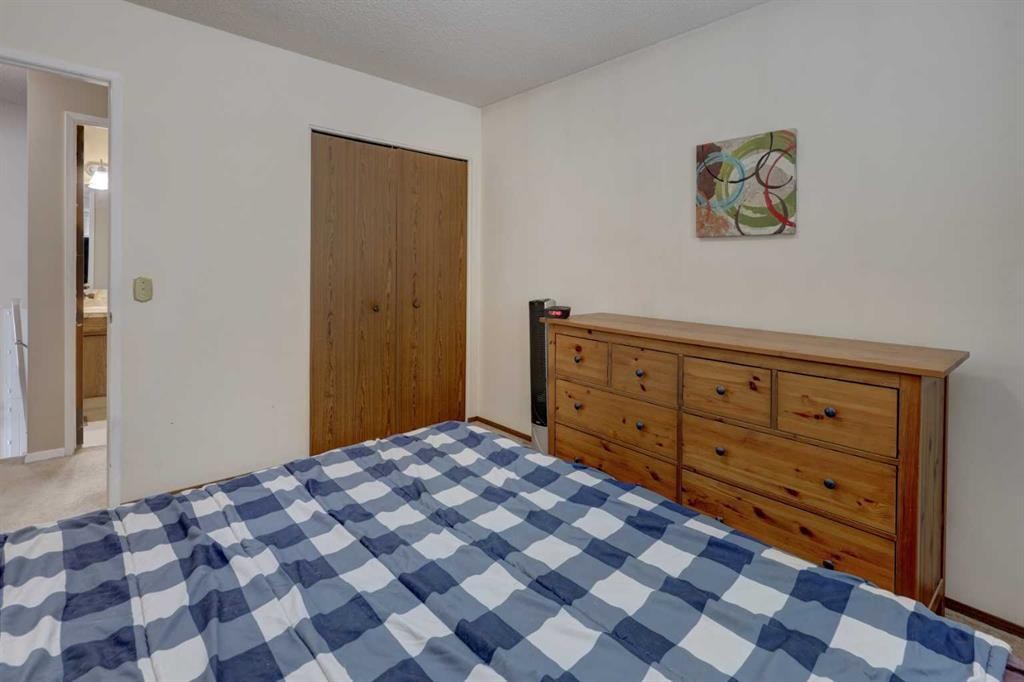 16 Martingrove Mews Ne, Calgary, AB - Indoor Photo Showing Bedroom