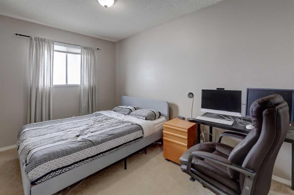 16 Martingrove Mews Ne, Calgary, AB - Indoor Photo Showing Bedroom