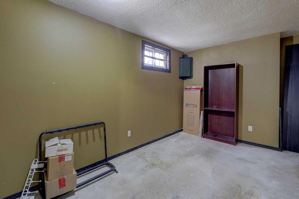 16 Martingrove Mews Ne, Calgary, AB - Indoor