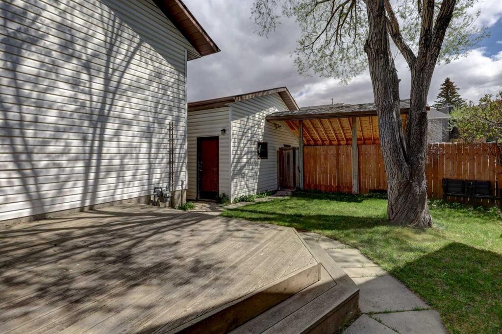 16 Martingrove Mews Ne, Calgary, AB - Outdoor