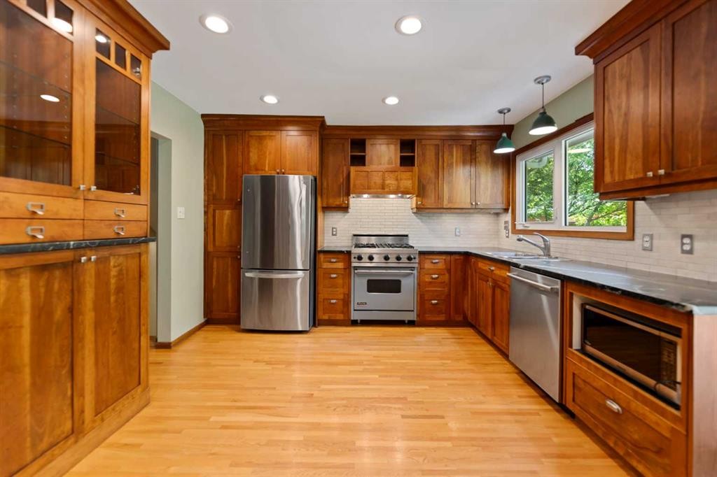 21 Roseview Drive Nw, Calgary, AB