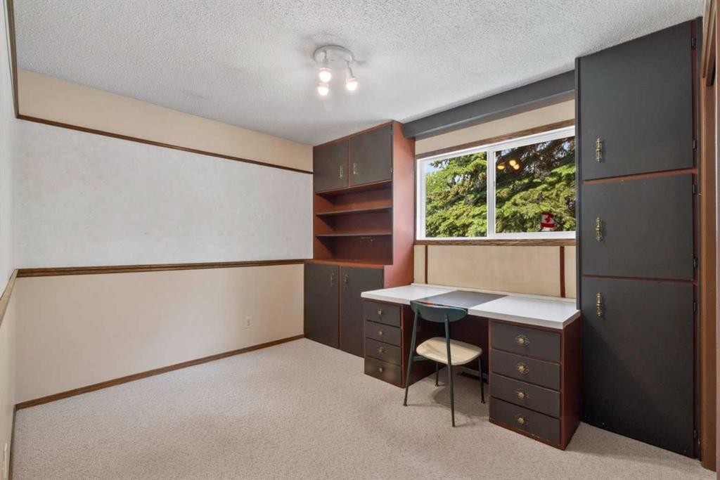 6832 Huntchester Road Ne, Calgary, AB - Indoor Photo Showing Other Room