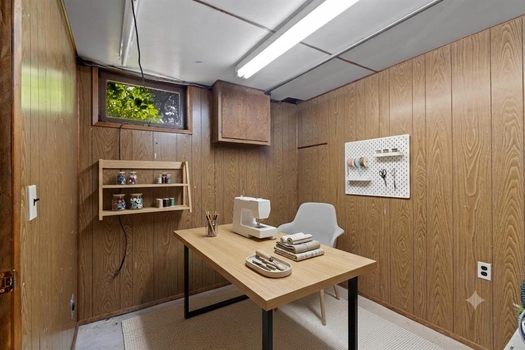 6832 Huntchester Road Ne, Calgary, AB - Indoor Photo Showing Office