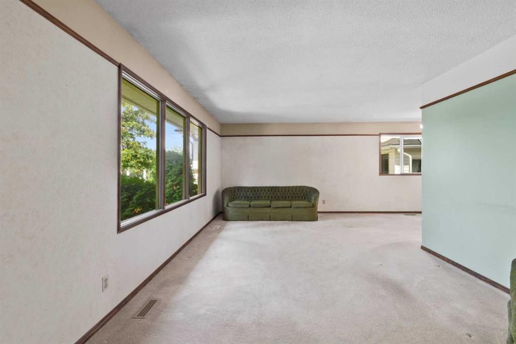 6832 Huntchester Road Ne, Calgary, AB - Indoor Photo Showing Other Room