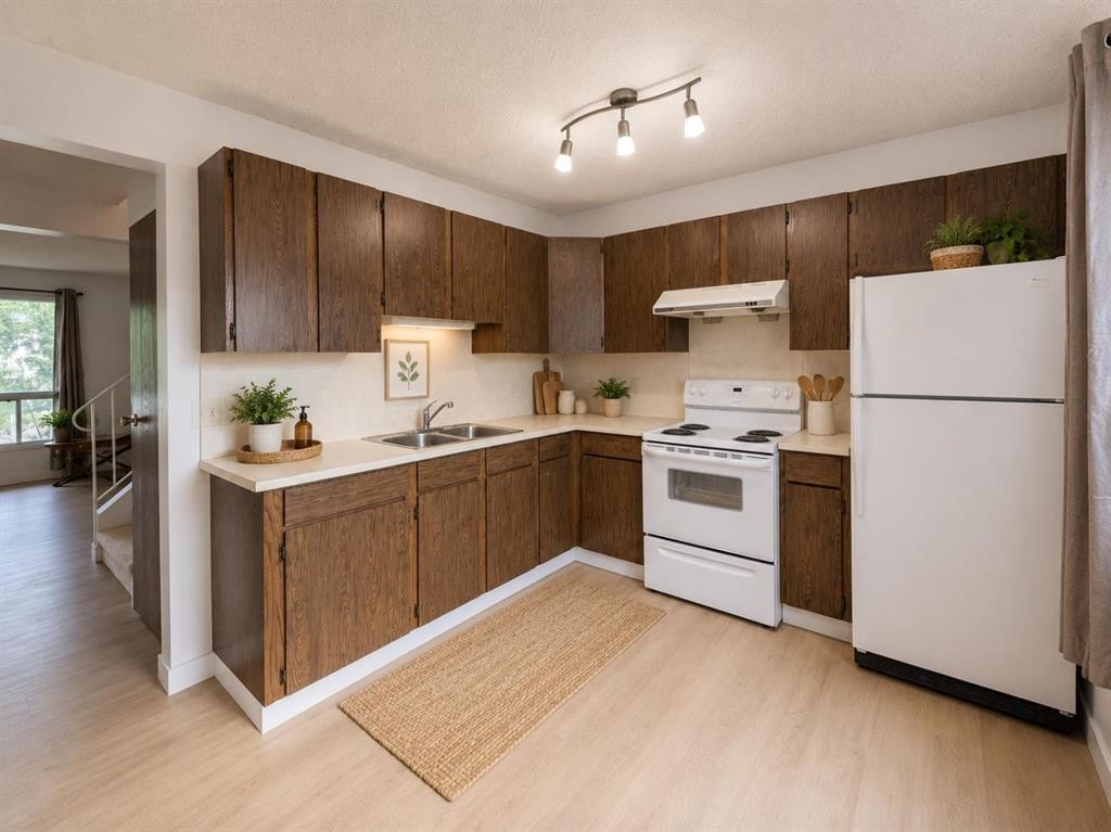 137 Bermuda Drive Nw, Calgary, AB - Indoor Photo Showing Kitchen With Double Sink