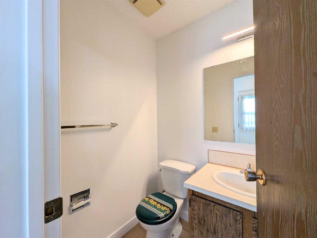 137 Bermuda Drive Nw, Calgary, AB - Indoor Photo Showing Bathroom