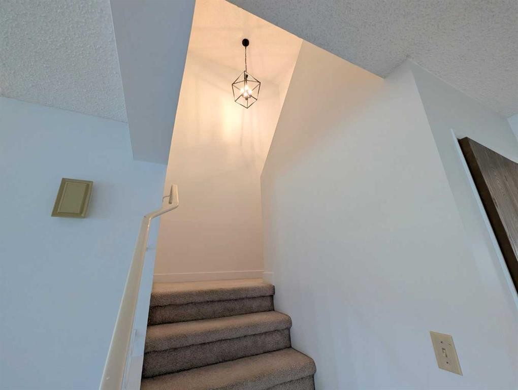 137 Bermuda Drive Nw, Calgary, AB - Indoor Photo Showing Other Room