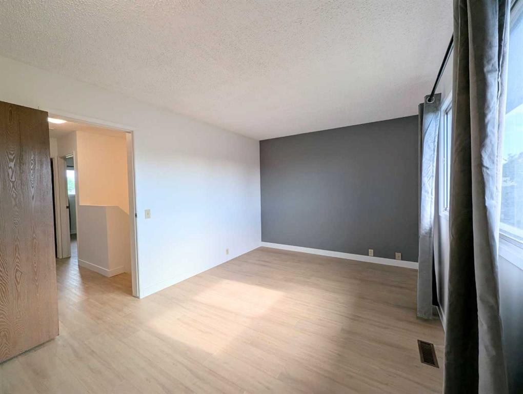 137 Bermuda Drive Nw, Calgary, AB - Indoor Photo Showing Other Room