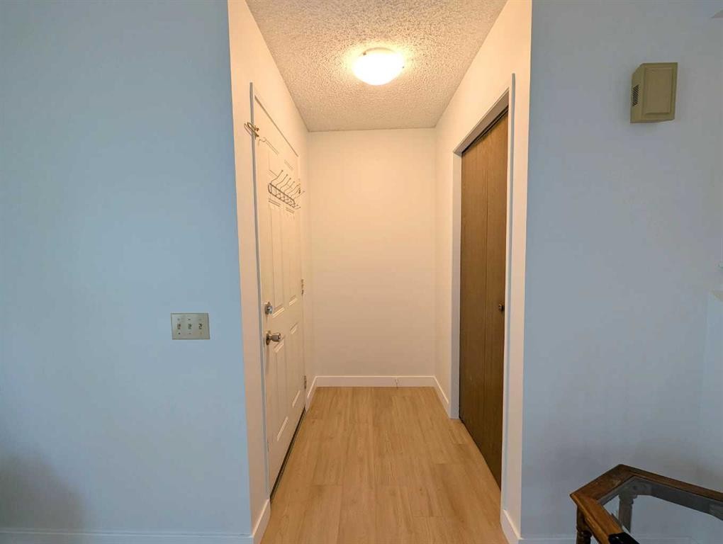 137 Bermuda Drive Nw, Calgary, AB - Indoor Photo Showing Other Room