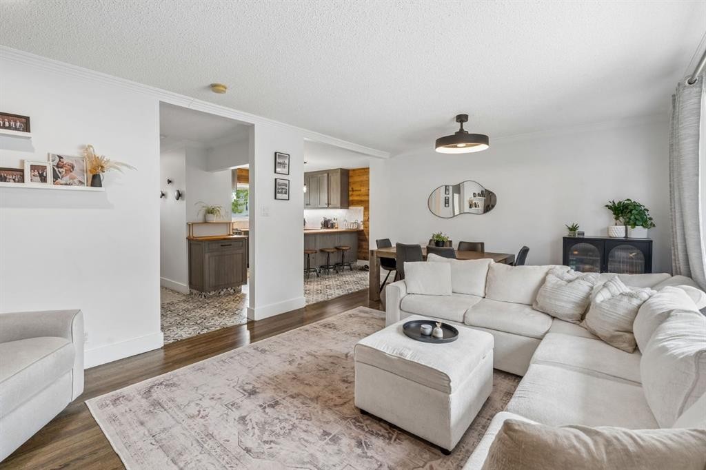 27 Heston Street Nw, Calgary, AB - Indoor Photo Showing Living Room