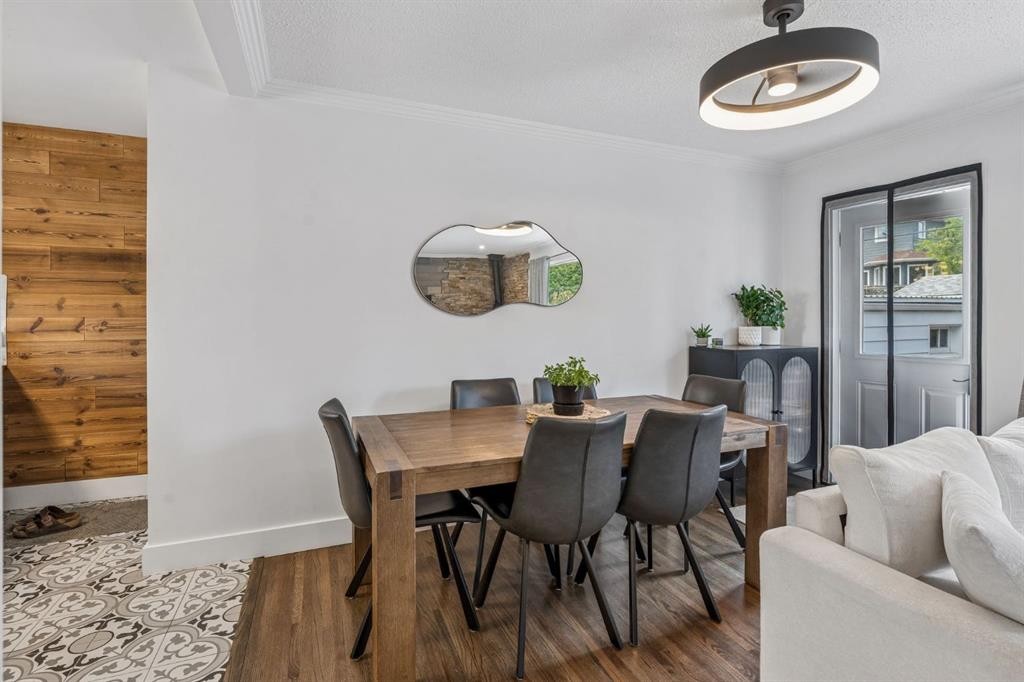27 Heston Street Nw, Calgary, AB - Indoor Photo Showing Dining Room