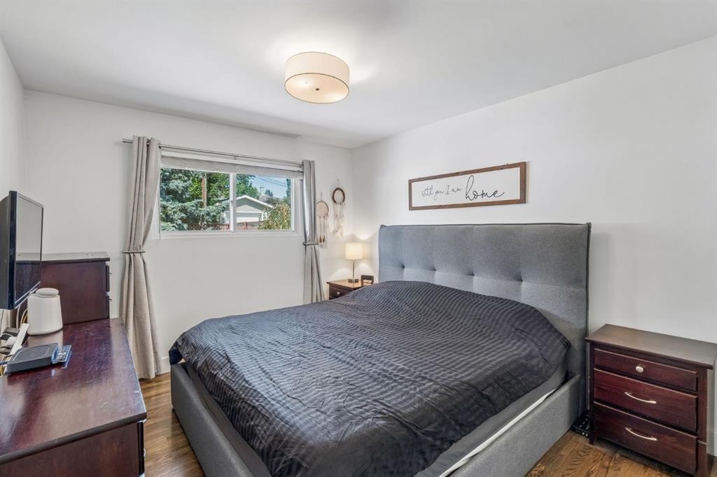 27 Heston Street Nw, Calgary, AB - Indoor Photo Showing Bedroom