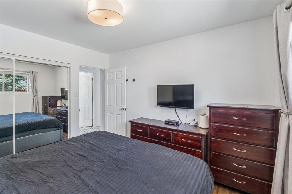 27 Heston Street Nw, Calgary, AB - Indoor Photo Showing Bedroom