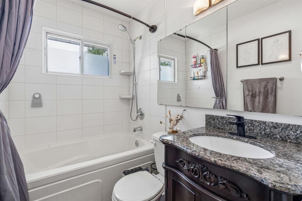 27 Heston Street Nw, Calgary, AB - Indoor Photo Showing Bathroom