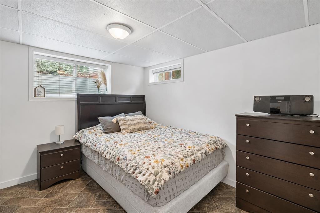 27 Heston Street Nw, Calgary, AB - Indoor Photo Showing Bedroom