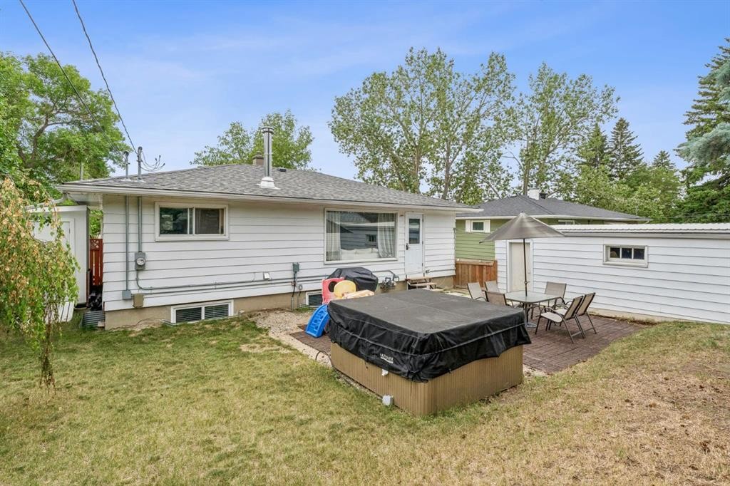 27 Heston Street Nw, Calgary, AB - Outdoor With Exterior