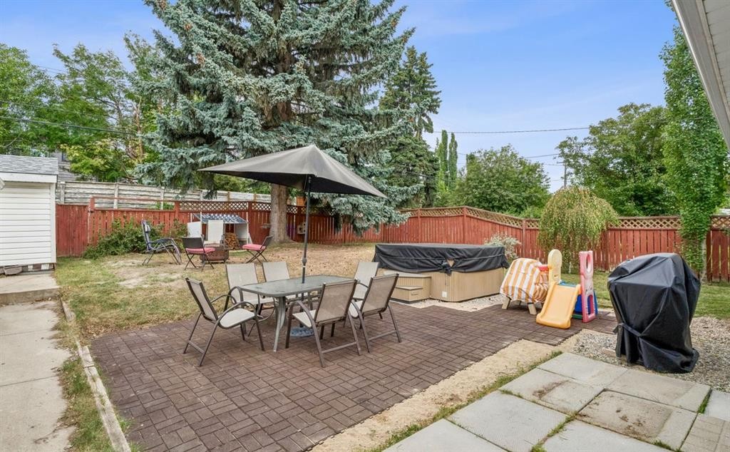 27 Heston Street Nw, Calgary, AB - Outdoor