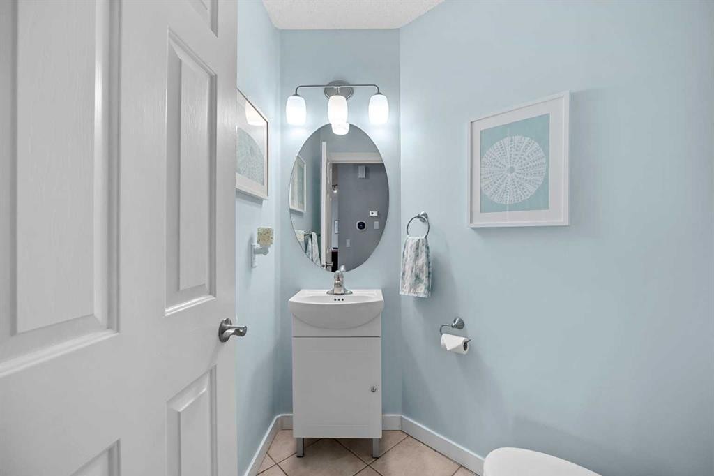 109 Hidden Valley Grove Nw, Calgary, AB - Indoor Photo Showing Bathroom