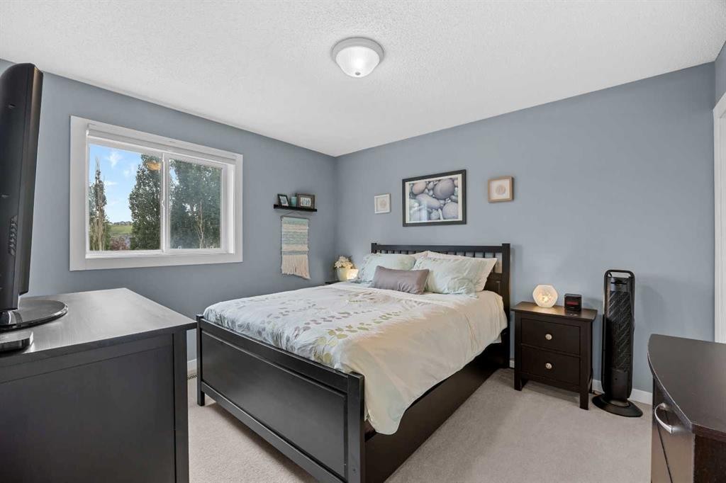 109 Hidden Valley Grove Nw, Calgary, AB - Indoor Photo Showing Bedroom