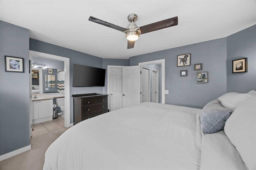 109 Hidden Valley Grove Nw, Calgary, AB - Indoor Photo Showing Bedroom