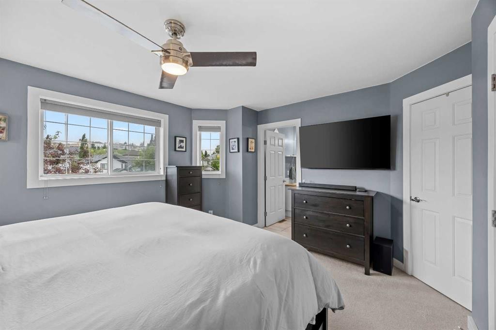 109 Hidden Valley Grove Nw, Calgary, AB - Indoor Photo Showing Bedroom