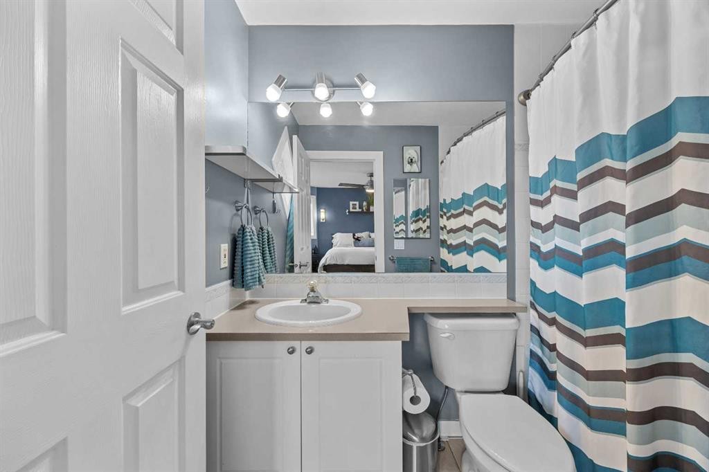 109 Hidden Valley Grove Nw, Calgary, AB - Indoor Photo Showing Bathroom