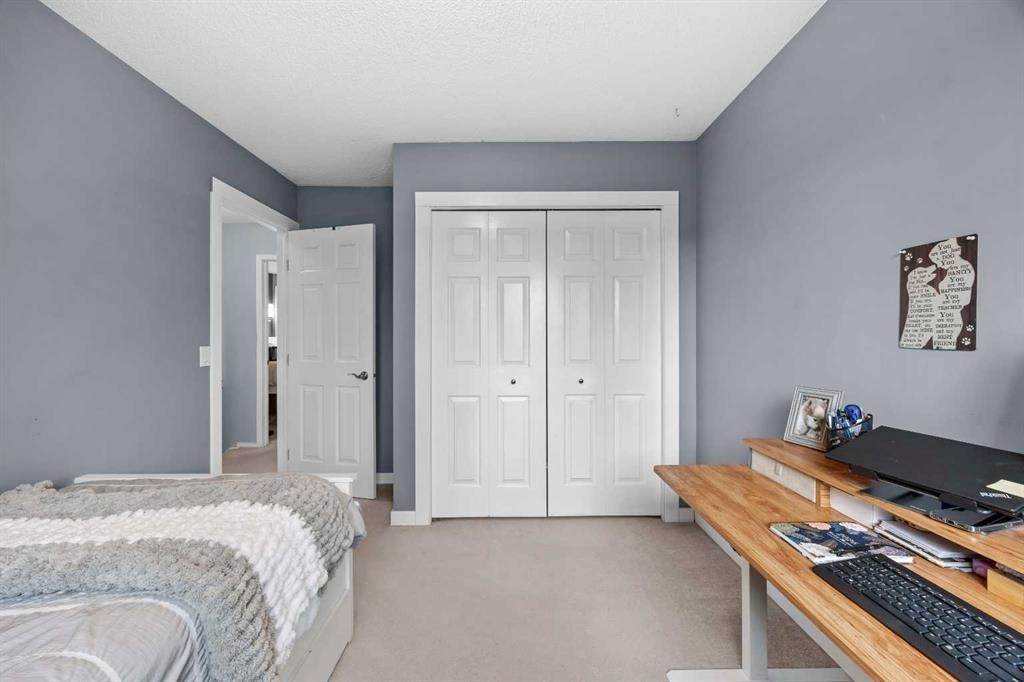 109 Hidden Valley Grove Nw, Calgary, AB - Indoor Photo Showing Bedroom