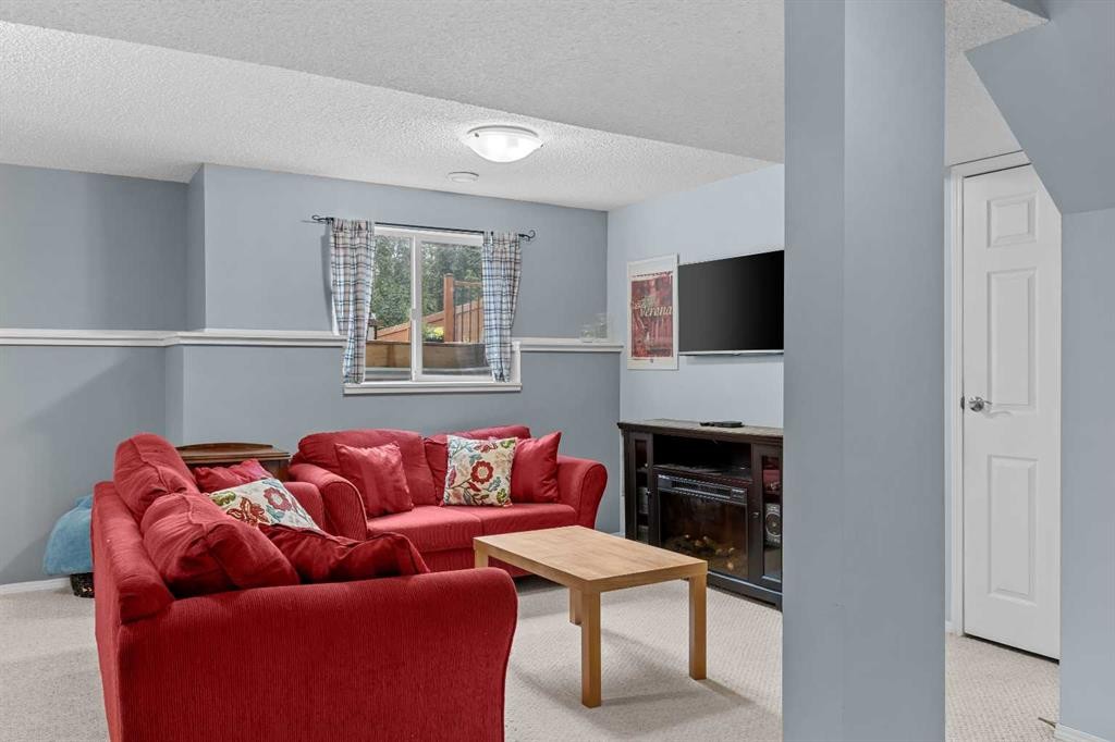 109 Hidden Valley Grove Nw, Calgary, AB - Indoor