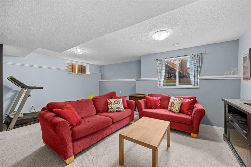 109 Hidden Valley Grove Nw, Calgary, AB - Indoor