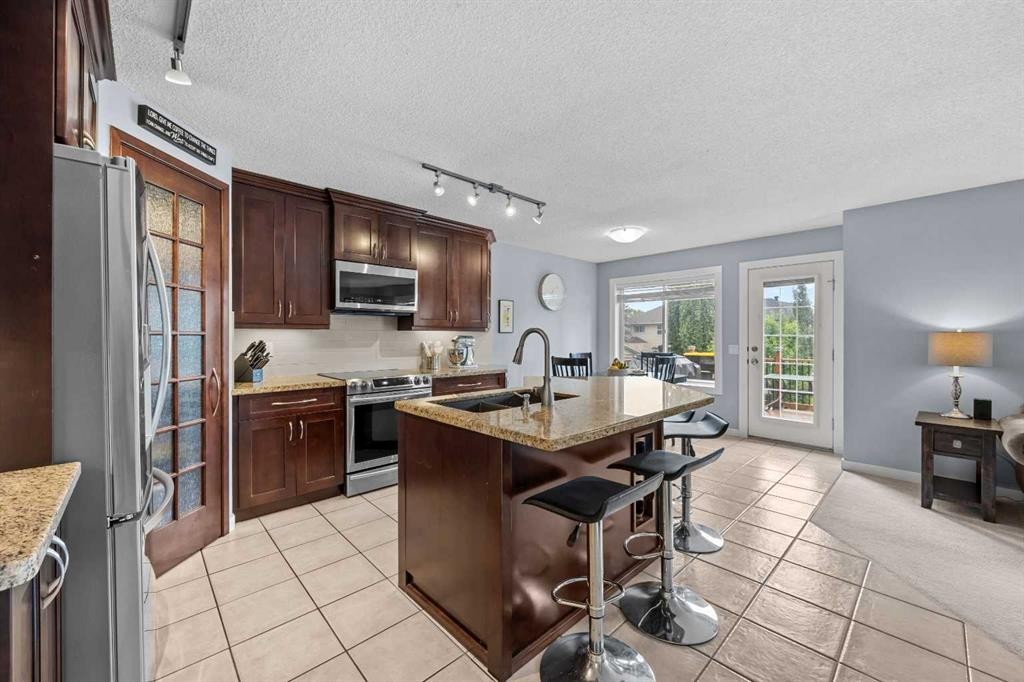 109 Hidden Valley Grove Nw, Calgary, AB - Indoor Photo Showing Kitchen With Upgraded Kitchen