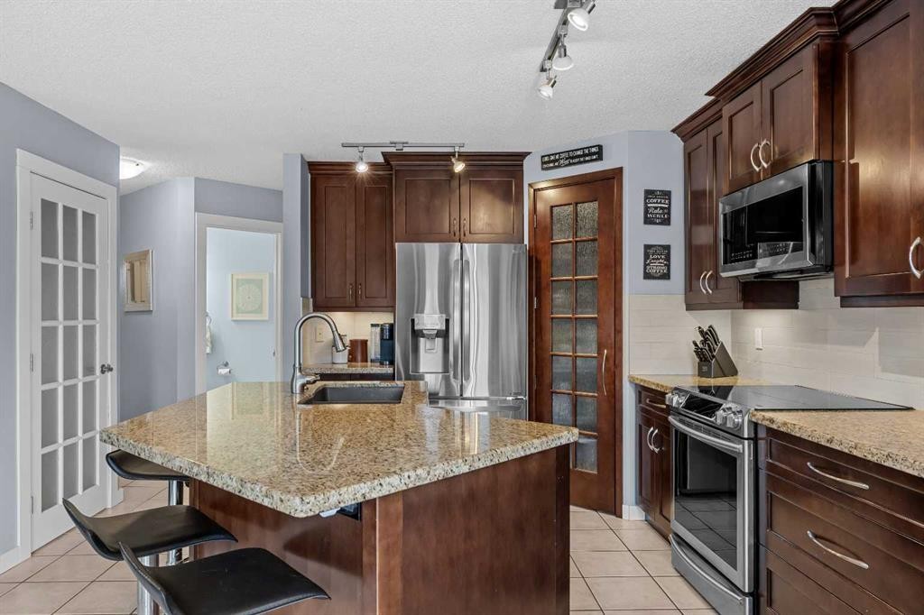 109 Hidden Valley Grove Nw, Calgary, AB - Indoor Photo Showing Kitchen With Upgraded Kitchen