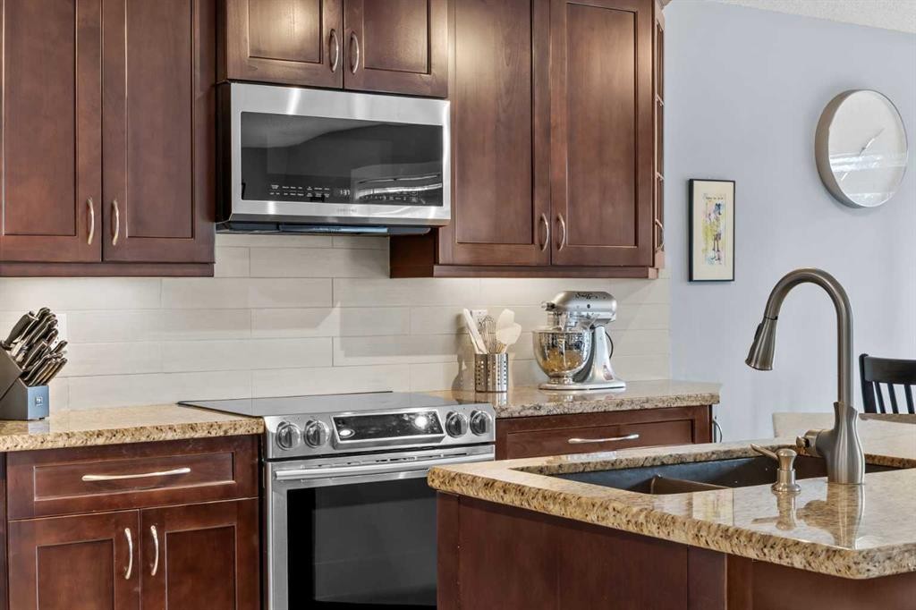 109 Hidden Valley Grove Nw, Calgary, AB - Indoor Photo Showing Kitchen With Double Sink With Upgraded Kitchen