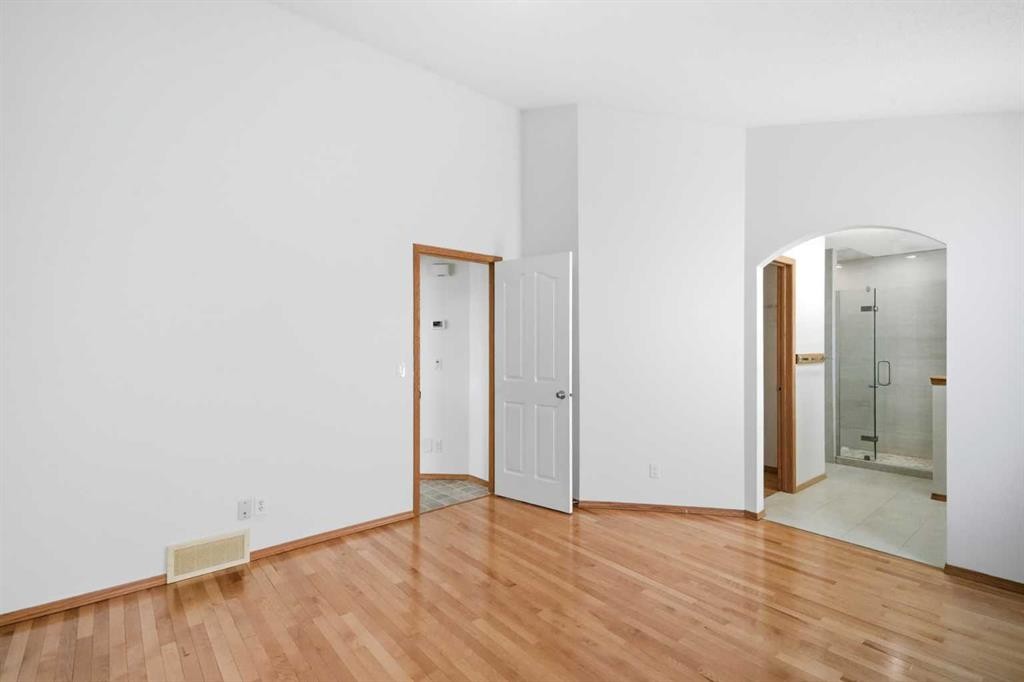 288 Springborough Way Sw, Calgary, AB - Indoor Photo Showing Other Room