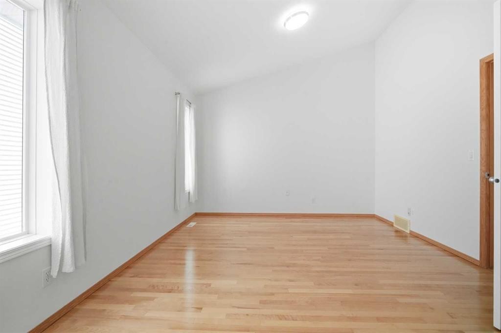 288 Springborough Way Sw, Calgary, AB - Indoor Photo Showing Other Room