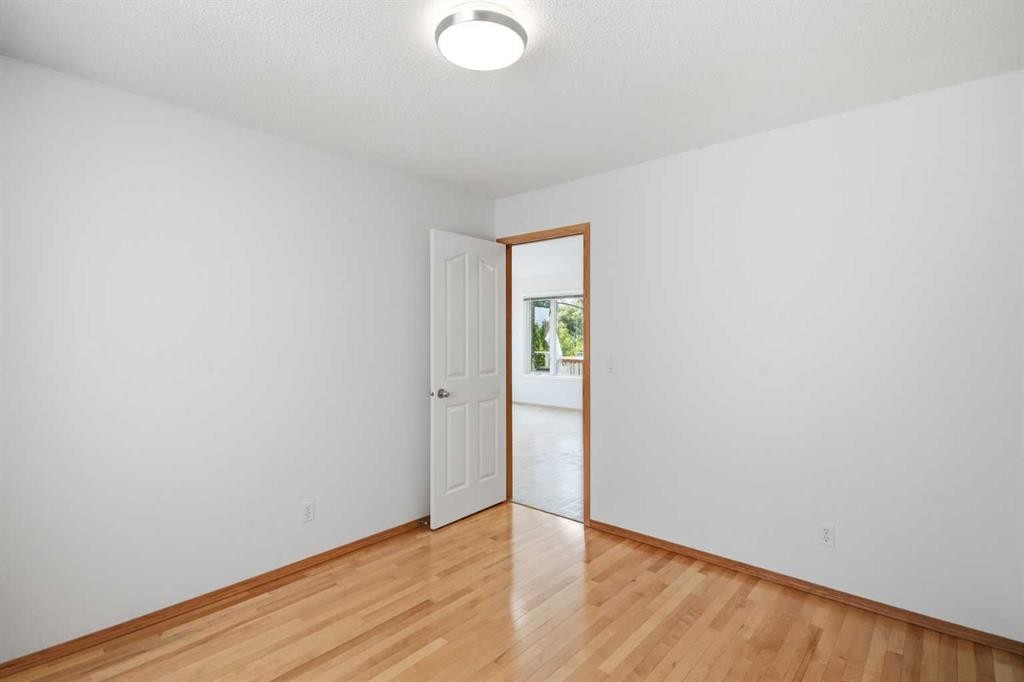288 Springborough Way Sw, Calgary, AB - Indoor Photo Showing Other Room