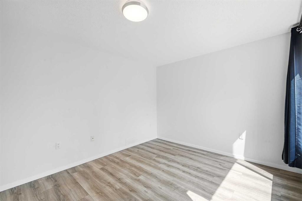 288 Springborough Way Sw, Calgary, AB - Indoor Photo Showing Other Room