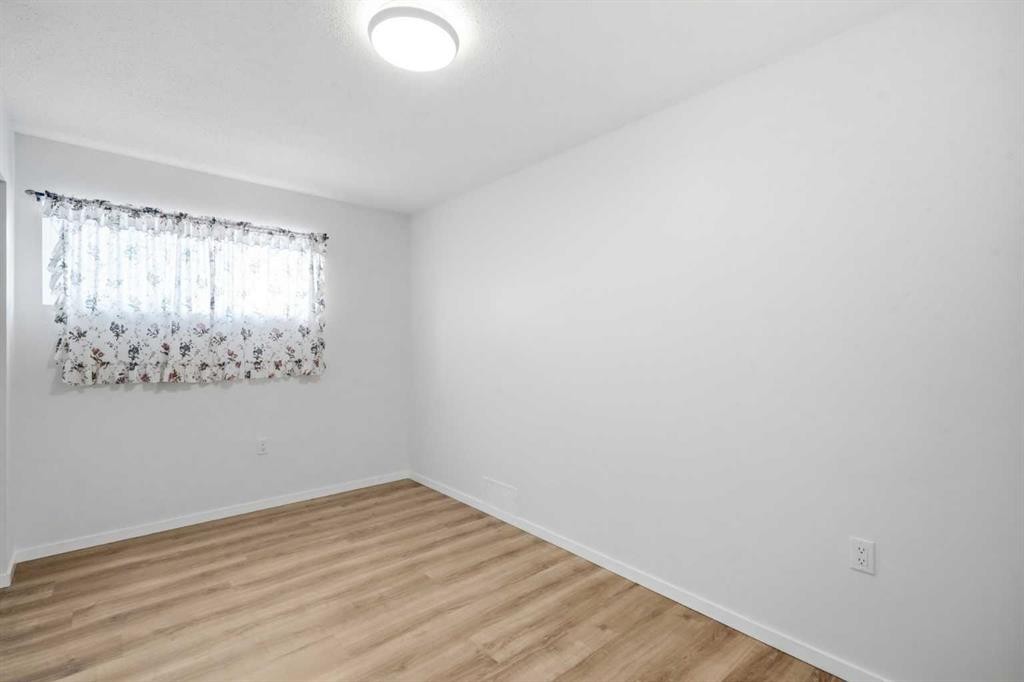 288 Springborough Way Sw, Calgary, AB - Indoor Photo Showing Other Room