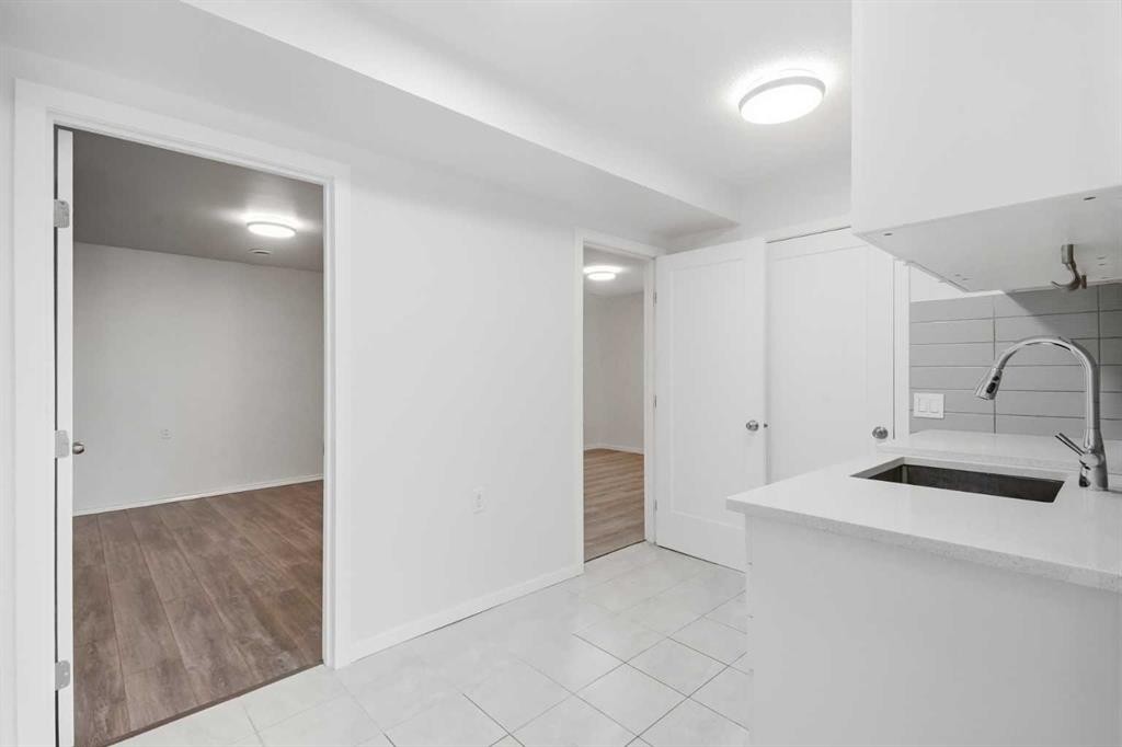 288 Springborough Way Sw, Calgary, AB - Indoor Photo Showing Kitchen