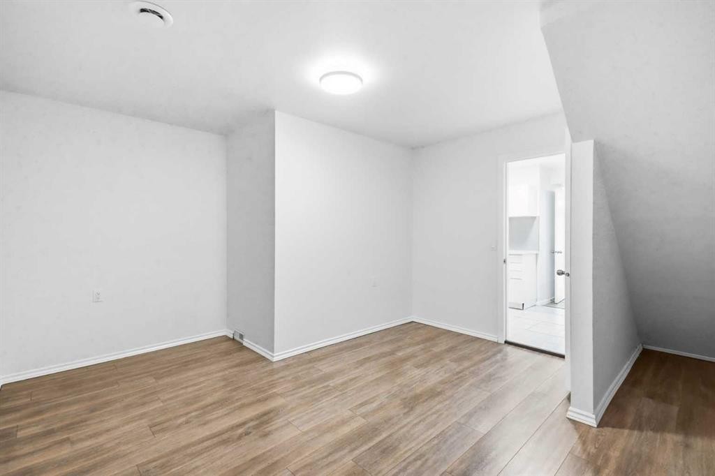 288 Springborough Way Sw, Calgary, AB - Indoor Photo Showing Other Room