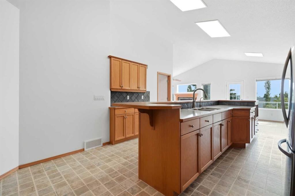 288 Springborough Way Sw, Calgary, AB - Indoor Photo Showing Kitchen With Double Sink