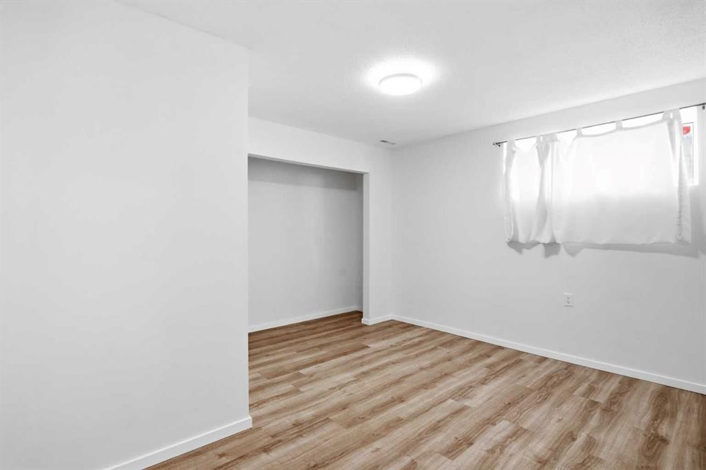 288 Springborough Way Sw, Calgary, AB - Indoor Photo Showing Other Room