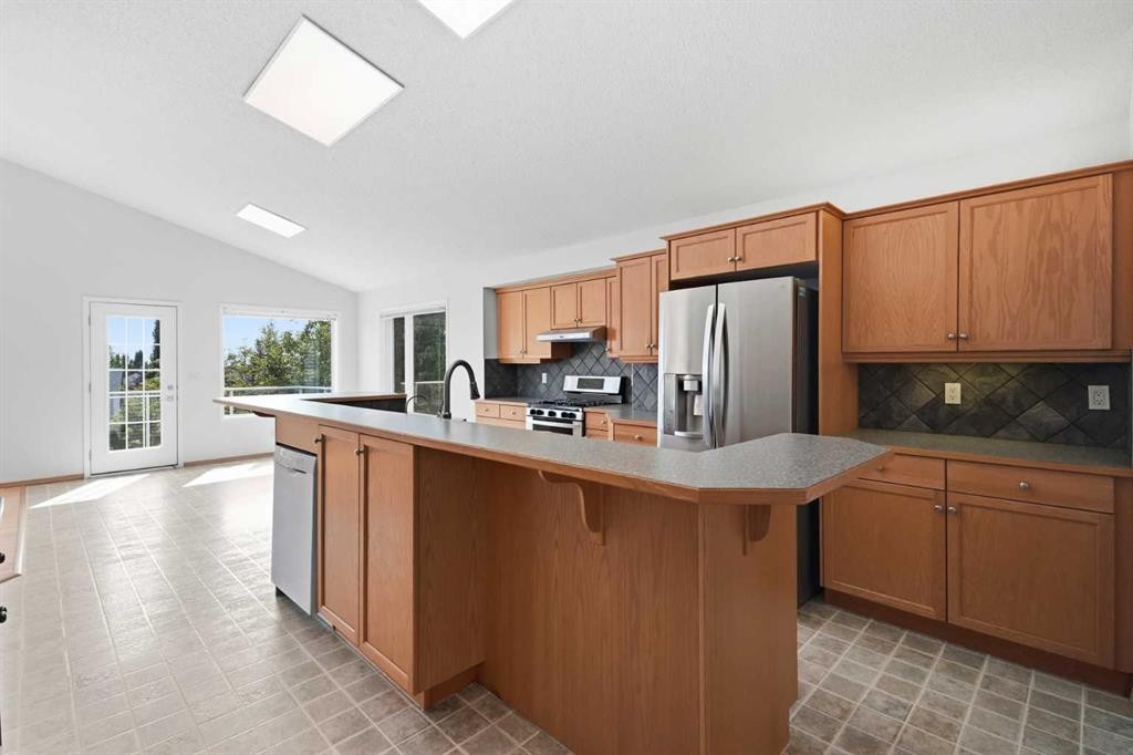 288 Springborough Way Sw, Calgary, AB - Indoor Photo Showing Kitchen