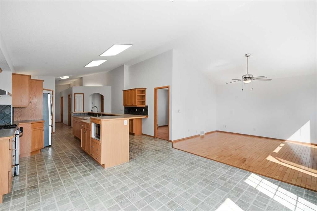 288 Springborough Way Sw, Calgary, AB - Indoor Photo Showing Kitchen